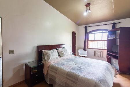 Casa à venda com 300m², 3 quartos e 6 vagas Casa à venda com 300m², 3 quartos e 6 vagasSuíte