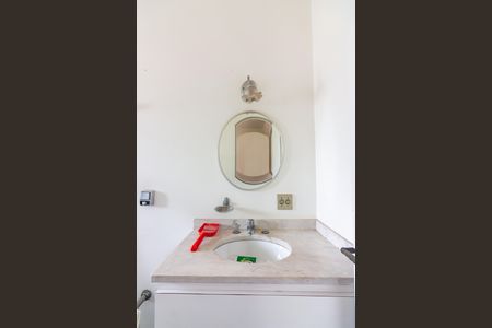 Casa à venda com 300m², 3 quartos e 6 vagas Casa à venda com 300m², 3 quartos e 6 vagasBanheiro de Serviço