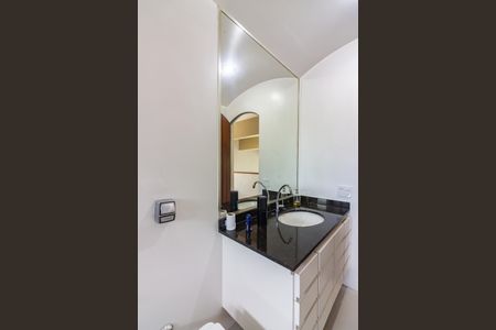 Casa à venda com 300m², 3 quartos e 6 vagas Casa à venda com 300m², 3 quartos e 6 vagasBanheiro