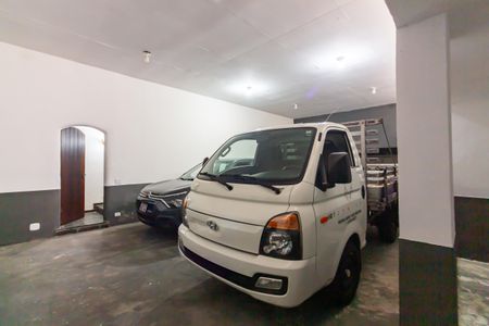 Casa à venda com 300m², 3 quartos e 6 vagas Casa à venda com 300m², 3 quartos e 6 vagasGaragem