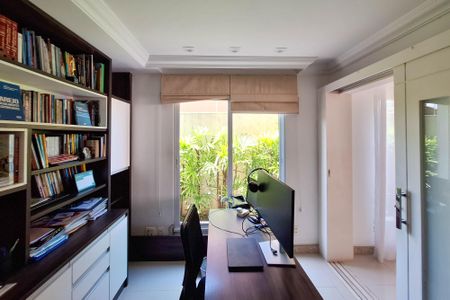Casa à venda com 418m², 5 quartos e 2 vagas Casa à venda com 418m², 5 quartos e 2 vagasEscritório