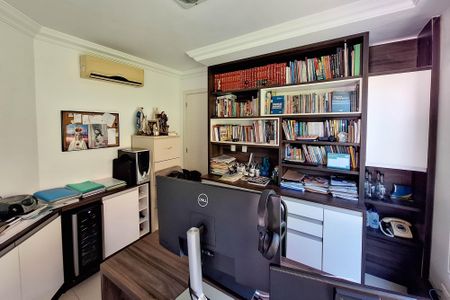 Casa à venda com 418m², 5 quartos e 2 vagas Casa à venda com 418m², 5 quartos e 2 vagasEscritório