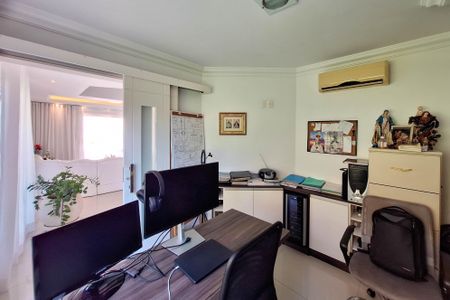 Casa à venda com 418m², 5 quartos e 2 vagas Casa à venda com 418m², 5 quartos e 2 vagasEscritório