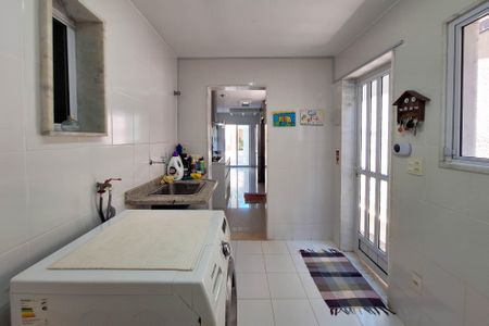 Casa à venda com 418m², 5 quartos e 2 vagas Casa à venda com 418m², 5 quartos e 2 vagasÁrea de Serviço