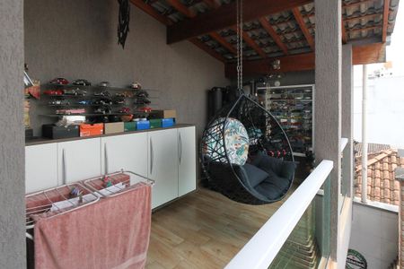 Casa à venda com 180m², 3 quartos e 2 vagas Casa à venda com 180m², 3 quartos e 2 vagasVaranda