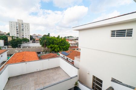 Casa à venda com 217m², 5 quartos e 3 vagas Casa à venda com 217m², 5 quartos e 3 vagasVista do Quarto 2