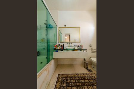 Casa à venda com 266m², 5 quartos e 4 vagas Casa à venda com 266m², 5 quartos e 4 vagasBanheiro suíte