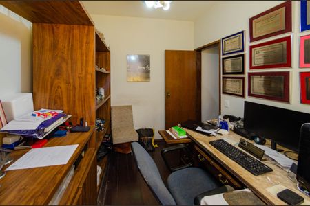 Casa à venda com 266m², 5 quartos e 4 vagas Casa à venda com 266m², 5 quartos e 4 vagasQuarto 1