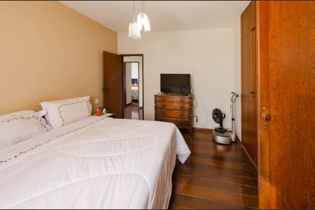 Casa à venda com 266m², 5 quartos e 4 vagas Casa à venda com 266m², 5 quartos e 4 vagasSuíte