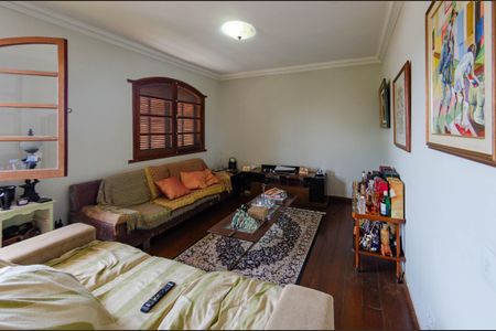 Casa à venda com 266m², 5 quartos e 4 vagas Casa à venda com 266m², 5 quartos e 4 vagasSala