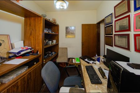 Casa à venda com 266m², 5 quartos e 4 vagas Casa à venda com 266m², 5 quartos e 4 vagasQuarto 1