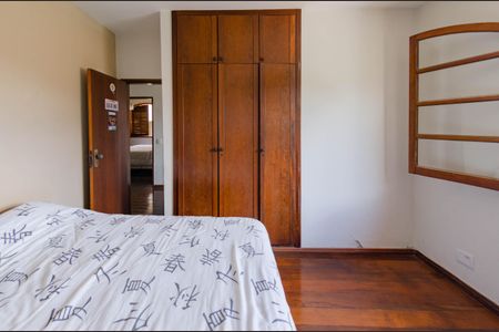 Casa à venda com 266m², 5 quartos e 4 vagas Casa à venda com 266m², 5 quartos e 4 vagasQuarto 3