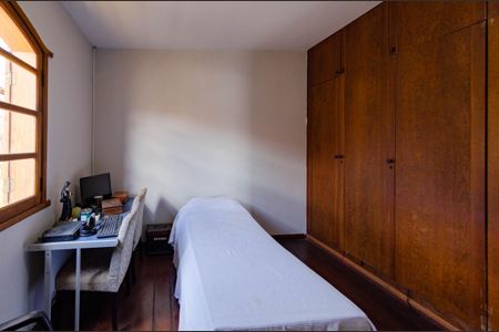 Casa à venda com 266m², 5 quartos e 4 vagas Casa à venda com 266m², 5 quartos e 4 vagasQuarto 4