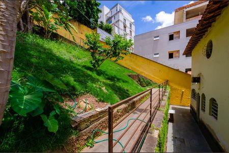 Casa à venda com 266m², 5 quartos e 4 vagas Casa à venda com 266m², 5 quartos e 4 vagasÁrea externa