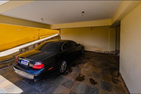 Casa à venda com 266m², 5 quartos e 4 vagas Casa à venda com 266m², 5 quartos e 4 vagasGaragem