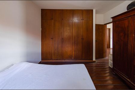 Casa à venda com 266m², 5 quartos e 4 vagas Casa à venda com 266m², 5 quartos e 4 vagasQuarto 4