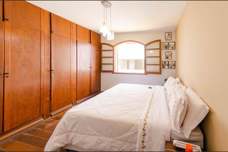 Casa à venda com 266m², 5 quartos e 4 vagas Casa à venda com 266m², 5 quartos e 4 vagasSuíte