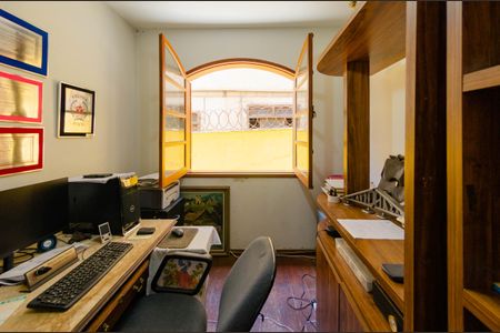 Casa à venda com 266m², 5 quartos e 4 vagas Casa à venda com 266m², 5 quartos e 4 vagasQuarto 1