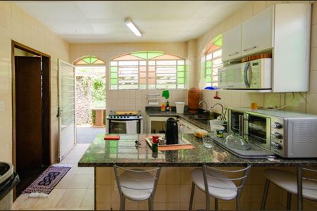 Casa à venda com 266m², 5 quartos e 4 vagas Casa à venda com 266m², 5 quartos e 4 vagasCozinha