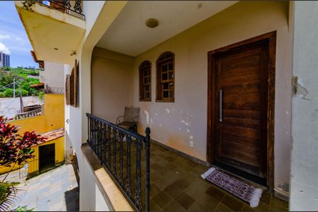 Casa à venda com 266m², 5 quartos e 4 vagas Casa à venda com 266m², 5 quartos e 4 vagasÁrea externa