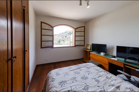 Casa à venda com 266m², 5 quartos e 4 vagas Casa à venda com 266m², 5 quartos e 4 vagasQuarto 3