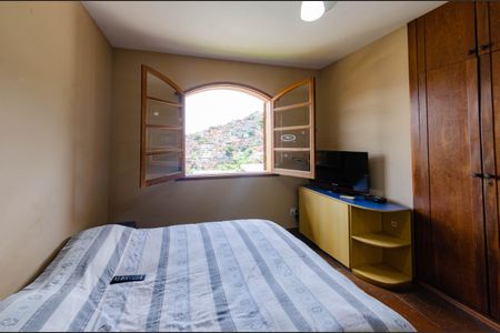 Casa à venda com 266m², 5 quartos e 4 vagas Casa à venda com 266m², 5 quartos e 4 vagasQuarto 2