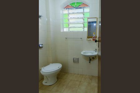 Casa à venda com 266m², 5 quartos e 4 vagas Casa à venda com 266m², 5 quartos e 4 vagasBanheiro de serviço