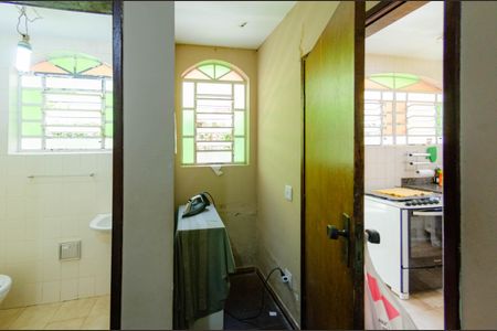 Casa à venda com 266m², 5 quartos e 4 vagas Casa à venda com 266m², 5 quartos e 4 vagasQuarto de serviço