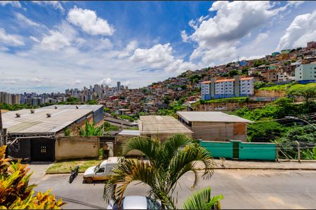 Casa à venda com 266m², 5 quartos e 4 vagas Casa à venda com 266m², 5 quartos e 4 vagasVista