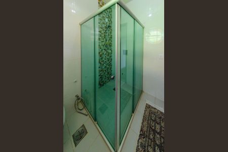 Casa à venda com 266m², 5 quartos e 4 vagas Casa à venda com 266m², 5 quartos e 4 vagasBanheiro