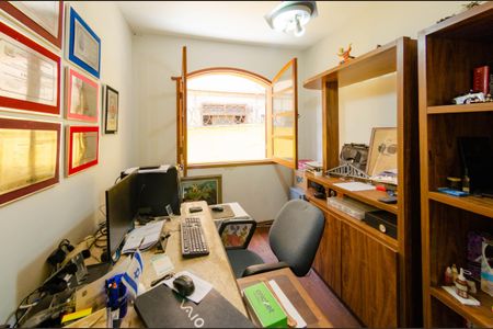 Casa à venda com 266m², 5 quartos e 4 vagas Casa à venda com 266m², 5 quartos e 4 vagasQuarto 1