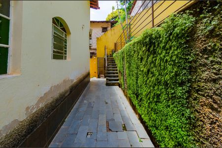 Casa à venda com 266m², 5 quartos e 4 vagas Casa à venda com 266m², 5 quartos e 4 vagasÁrea externa