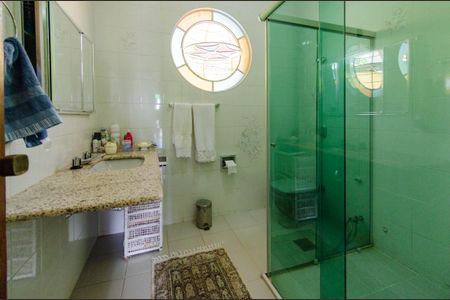 Casa à venda com 266m², 5 quartos e 4 vagas Casa à venda com 266m², 5 quartos e 4 vagasBanheiro