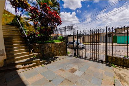 Casa à venda com 266m², 5 quartos e 4 vagas Casa à venda com 266m², 5 quartos e 4 vagasGaragem