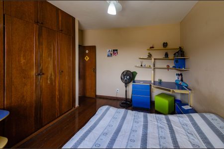 Casa à venda com 266m², 5 quartos e 4 vagas Casa à venda com 266m², 5 quartos e 4 vagasQuarto 2