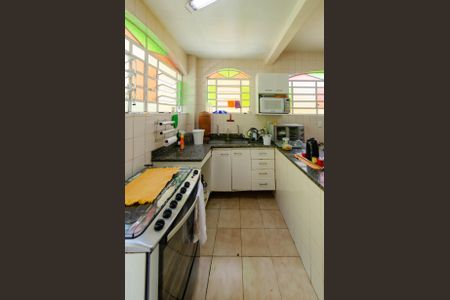 Casa à venda com 266m², 5 quartos e 4 vagas Casa à venda com 266m², 5 quartos e 4 vagasCozinha