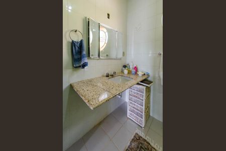 Casa à venda com 266m², 5 quartos e 4 vagas Casa à venda com 266m², 5 quartos e 4 vagasBanheiro