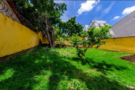 Casa à venda com 266m², 5 quartos e 4 vagas Casa à venda com 266m², 5 quartos e 4 vagasÁrea externa