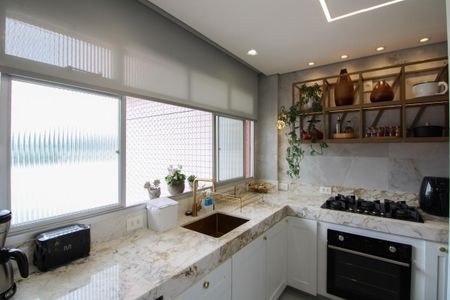 Apartamento à venda com 210m², 4 quartos e 2 vagas Apartamento à venda com 210m², 4 quartos e 2 vagasCozinha