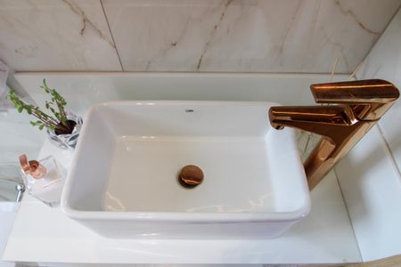 Apartamento à venda com 210m², 4 quartos e 2 vagas Apartamento à venda com 210m², 4 quartos e 2 vagasBanheiro da Suíte 1