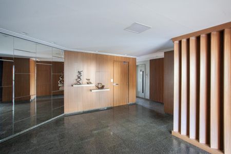 Apartamento à venda com 210m², 4 quartos e 2 vagas Apartamento à venda com 210m², 4 quartos e 2 vagasHall de entrada