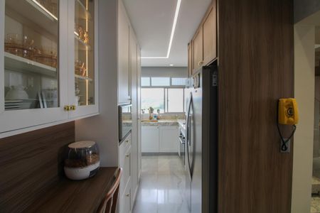Apartamento à venda com 210m², 4 quartos e 2 vagas Apartamento à venda com 210m², 4 quartos e 2 vagasCozinha