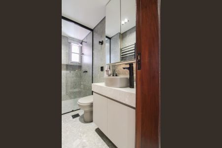 Apartamento à venda com 210m², 4 quartos e 2 vagas Apartamento à venda com 210m², 4 quartos e 2 vagasBanheiro Social