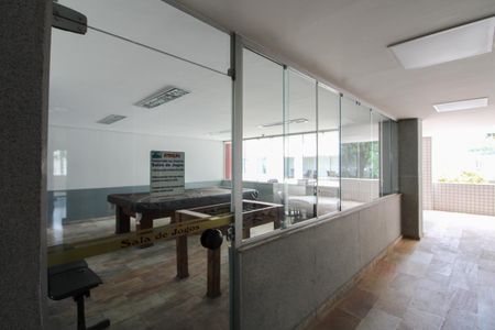 Apartamento à venda com 210m², 4 quartos e 2 vagas Apartamento à venda com 210m², 4 quartos e 2 vagasÁrea comum - Sala de jogos