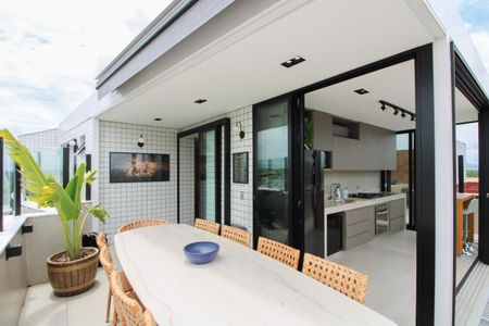 Apartamento à venda com 210m², 4 quartos e 2 vagas Apartamento à venda com 210m², 4 quartos e 2 vagasCobertura