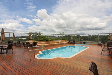 Apartamento à venda com 210m², 4 quartos e 2 vagas Apartamento à venda com 210m², 4 quartos e 2 vagasÁrea comum - Piscina