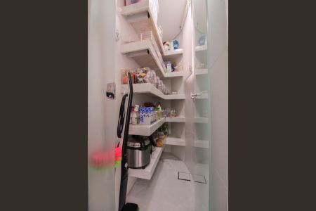 Apartamento à venda com 210m², 4 quartos e 2 vagas Apartamento à venda com 210m², 4 quartos e 2 vagasCozinha - Despensa