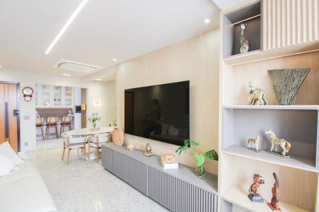 Apartamento à venda com 210m², 4 quartos e 2 vagas Apartamento à venda com 210m², 4 quartos e 2 vagasSala