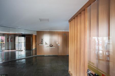 Apartamento à venda com 210m², 4 quartos e 2 vagas Apartamento à venda com 210m², 4 quartos e 2 vagasHall de entrada