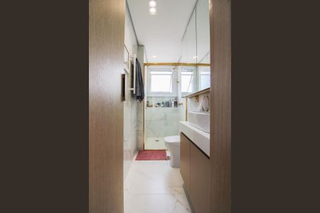 Apartamento à venda com 210m², 4 quartos e 2 vagas Apartamento à venda com 210m², 4 quartos e 2 vagasBanheiro da Suíte 1